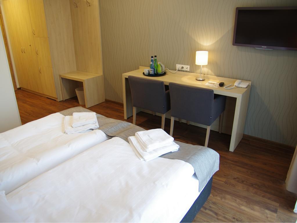 Hotel Uniejow Oda fotoğraf
