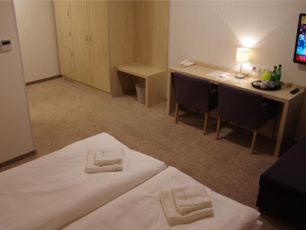 Hotel Uniejow Oda fotoğraf
